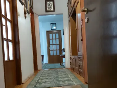 Hol apartament vanzare cumparare Sector 5 Bucuresti podea lemn